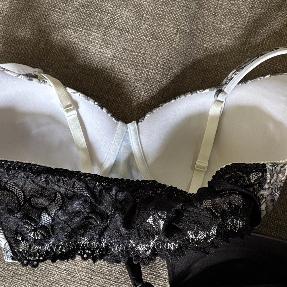(2 for $10) Rhonda Shear Black and Cream Patterned Bra Duo - Picture 4 of 6